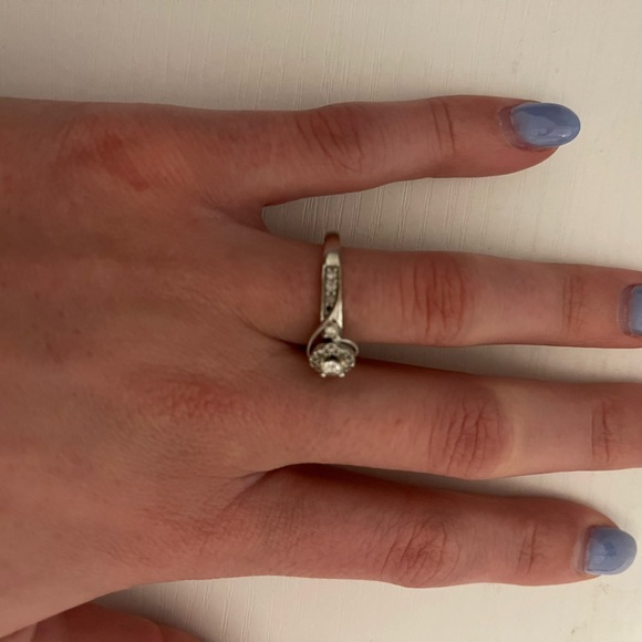 Diamond Ring - Picture 5 of 6